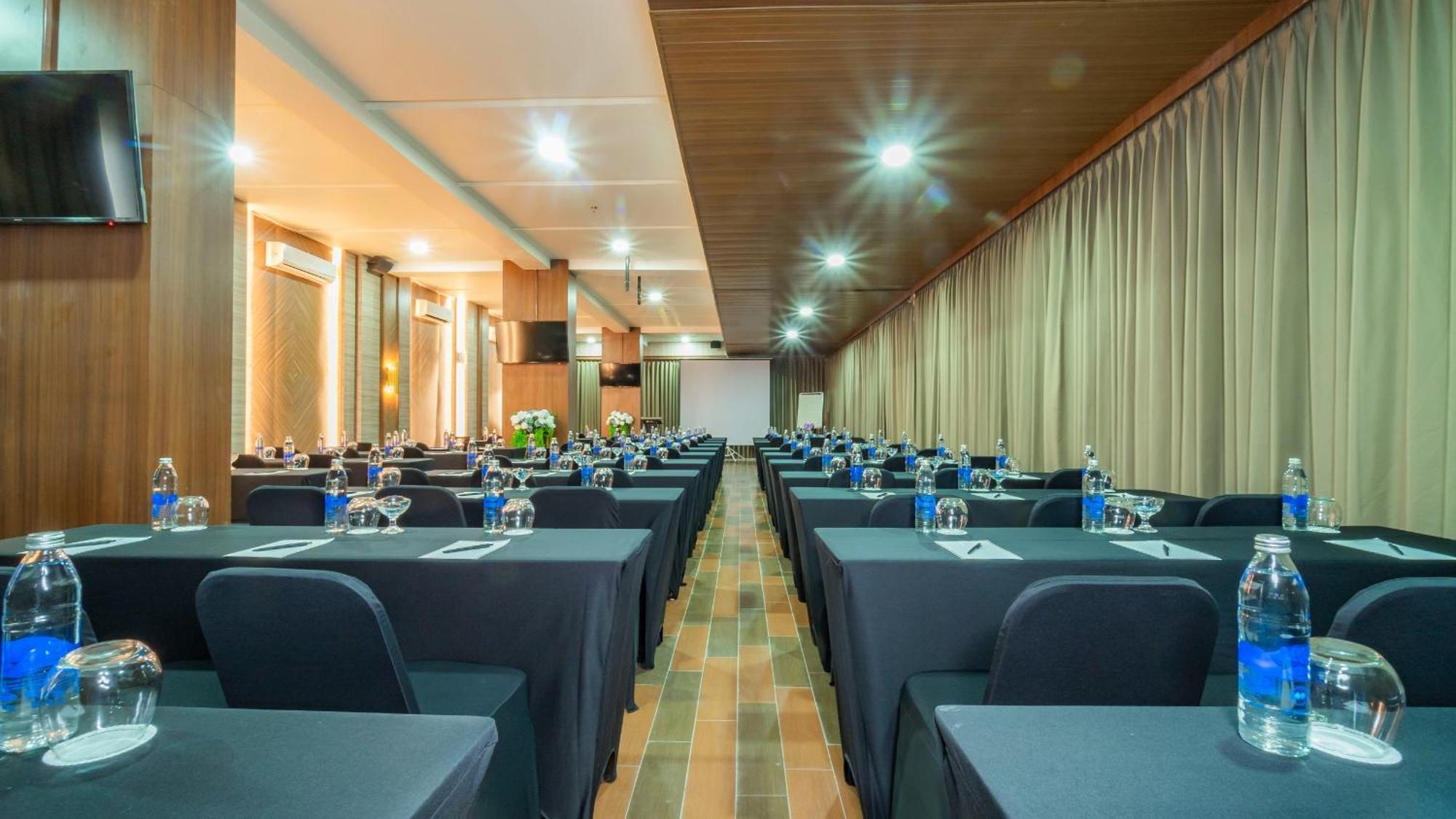 City Of Aventus Hotel - Denpasar Dış mekan fotoğraf